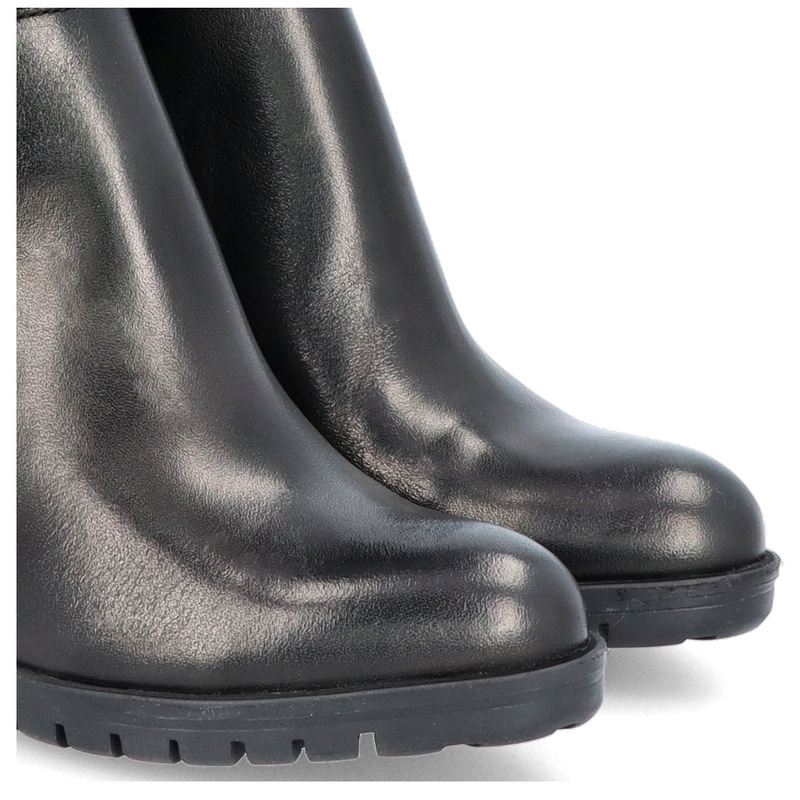 kozaki z elastyczną cholewką